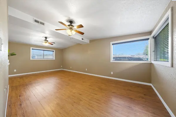 4 E 23rd, Kennewick, WA 99337