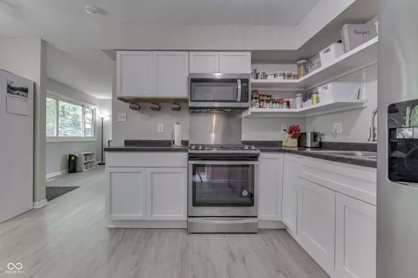 724 Alexander ST, Greenwood, IN 46143