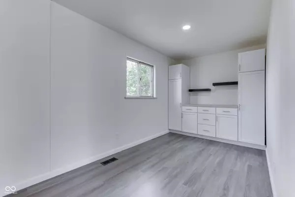 2706 Shakespeare DR, Indianapolis, IN 46227