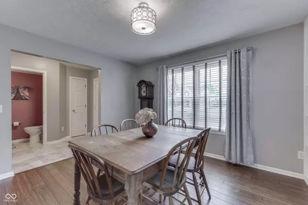 5617 Gainesway DR, Greenwood, IN 46142