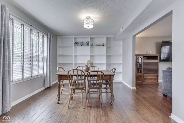 5617 Gainesway DR, Greenwood, IN 46142