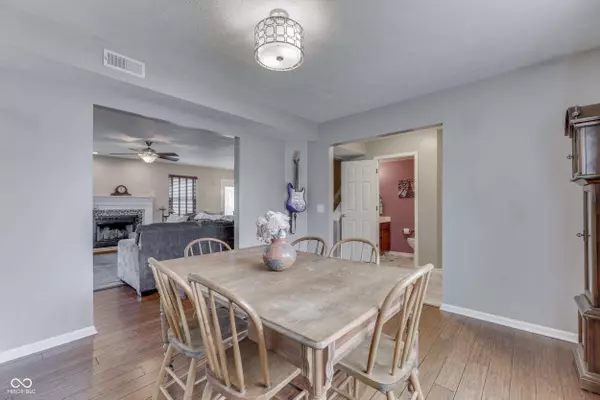 5617 Gainesway DR, Greenwood, IN 46142