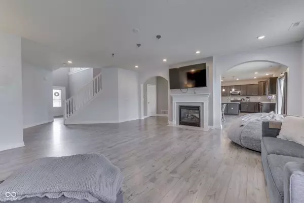 928 Ridge Rock LN, Bargersville, IN 46106