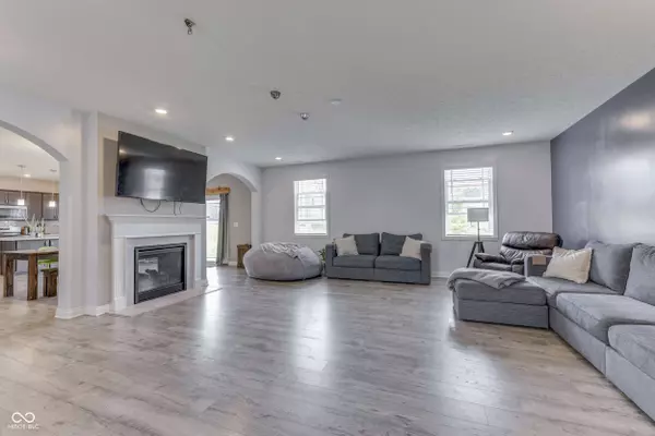 928 Ridge Rock LN, Bargersville, IN 46106
