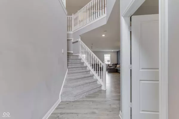 928 Ridge Rock LN, Bargersville, IN 46106