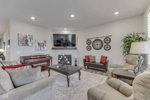 3644 Chalmers DR, Bargersville, IN 46106
