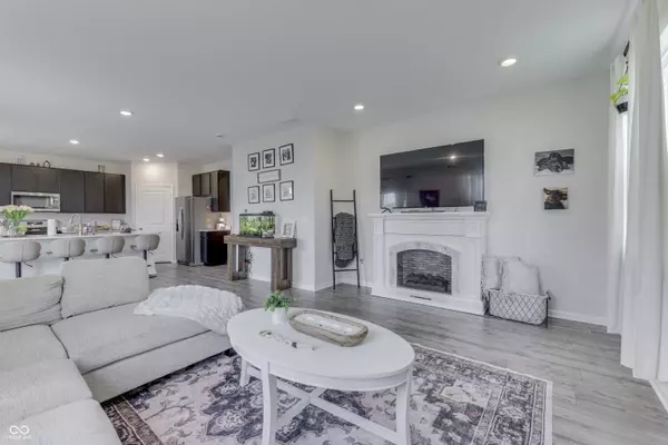 5906 Aleppo LN, Greenwood, IN 46143