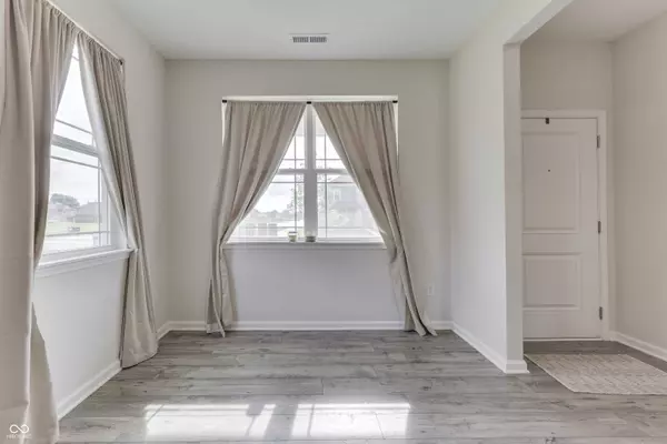 5906 Aleppo LN, Greenwood, IN 46143