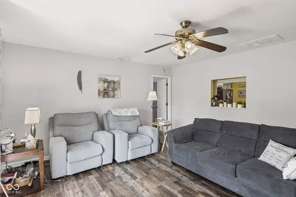 998 Nicole WAY, Whiteland, IN 46184