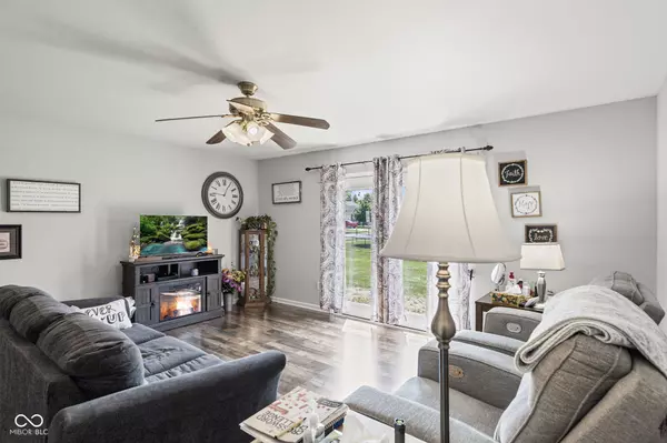 998 Nicole WAY, Whiteland, IN 46184