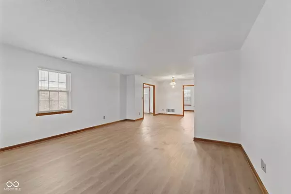 5449 Gateridge LN, Indianapolis, IN 46237