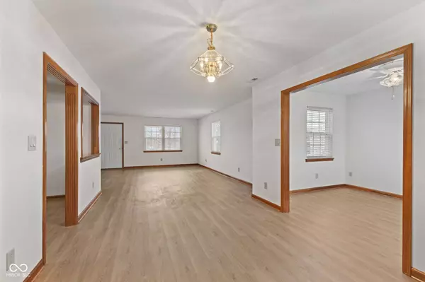 5449 Gateridge LN, Indianapolis, IN 46237