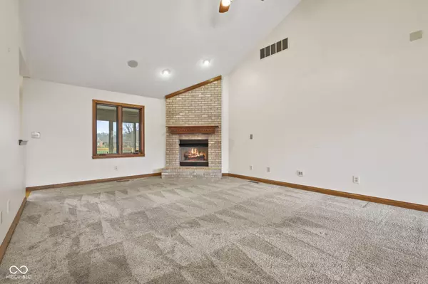 5260 Heritage LN, Greenwood, IN 46142