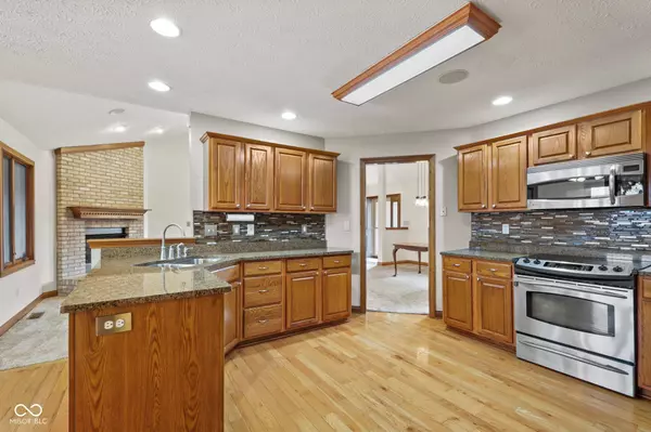 5260 Heritage LN, Greenwood, IN 46142