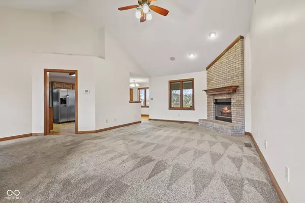 5260 Heritage LN, Greenwood, IN 46142