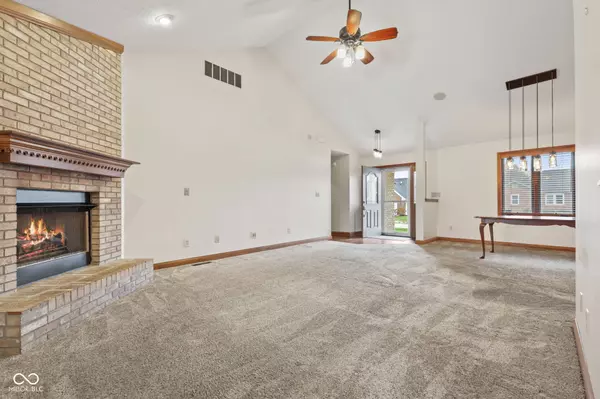 5260 Heritage LN, Greenwood, IN 46142