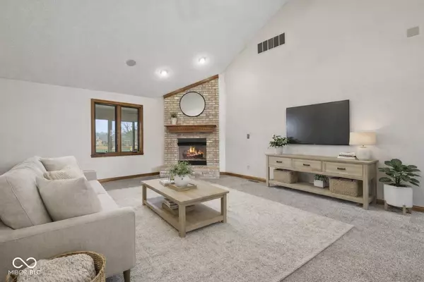 5260 Heritage LN, Greenwood, IN 46142