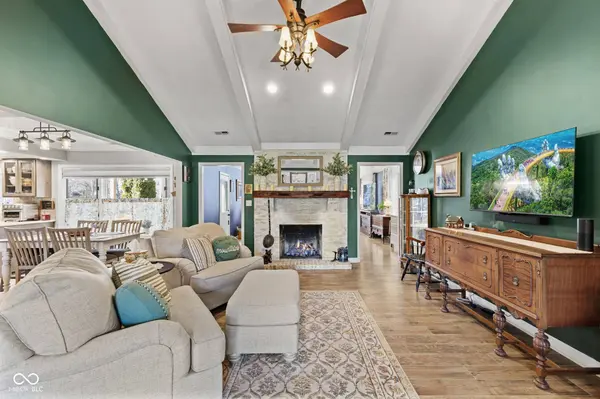 238 Lake DR, Greenwood, IN 46142