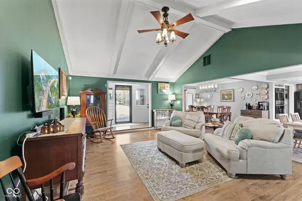 238 Lake DR, Greenwood, IN 46142