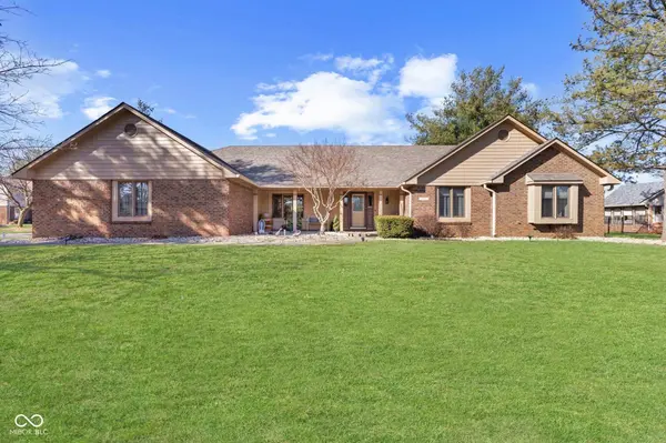 238 Lake DR, Greenwood, IN 46142