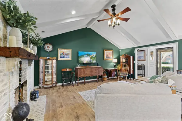 238 Lake DR, Greenwood, IN 46142