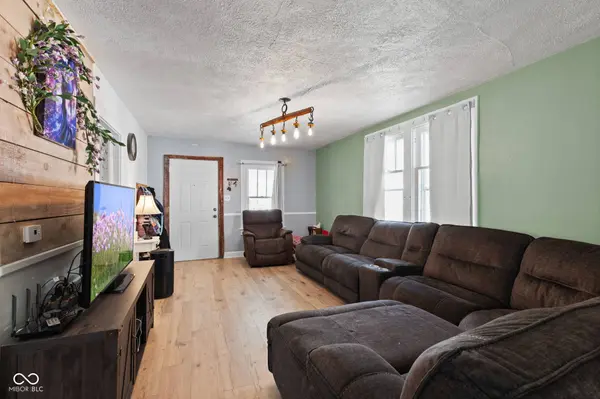 125 W Harrison ST, Mooresville, IN 46158