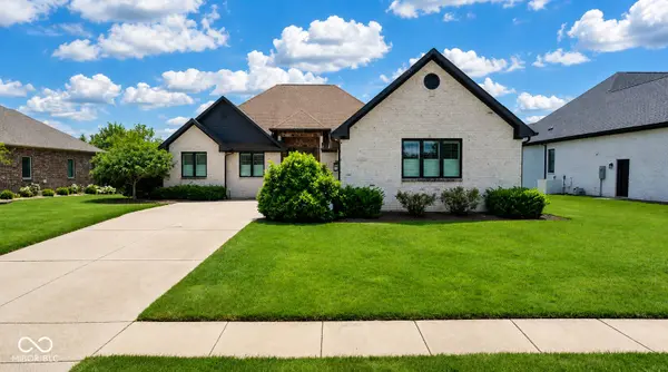 1772 Calvert Farms DR, Greenwood, IN 46143