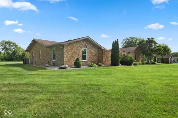 3885 Honey Creek CT, Greenwood, IN 46143