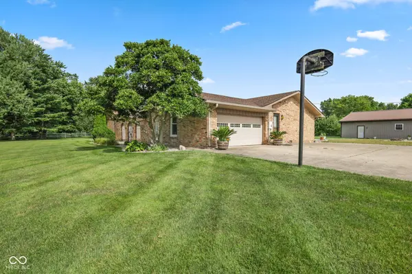 3885 Honey Creek CT, Greenwood, IN 46143