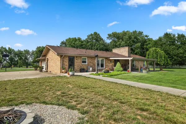 3885 Honey Creek CT, Greenwood, IN 46143