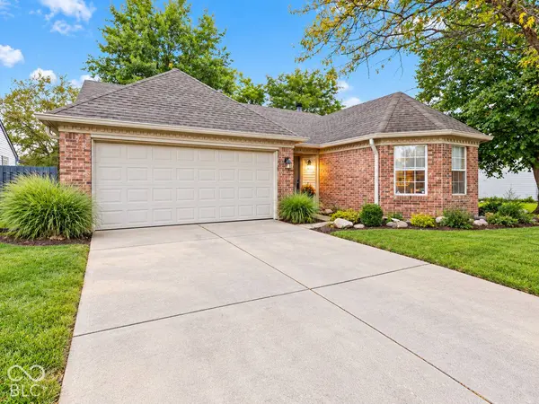 218 Lake Point LN S, Greenwood, IN 46142