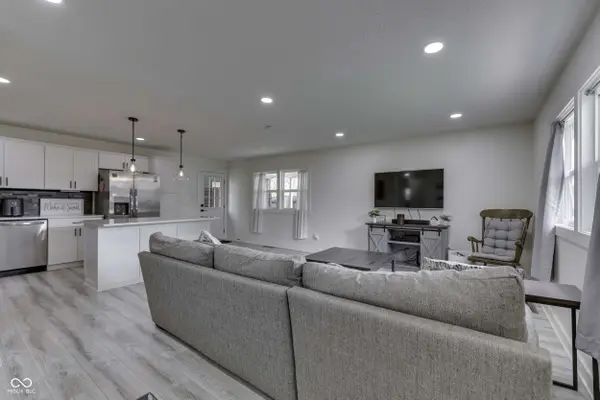 419 Hollybrook DR, New Whiteland, IN 46184