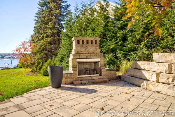 Holland, MI 49424,406 Howard Ave