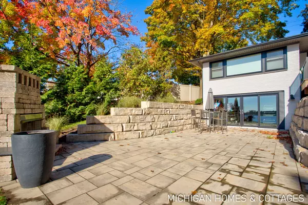 Holland, MI 49424,406 Howard Ave