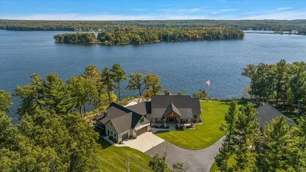 5482 E 52nd St, Newaygo, MI 49337-8339