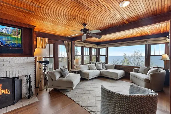 2448 Bluebell Ct, Macatawa, MI 49434-9806