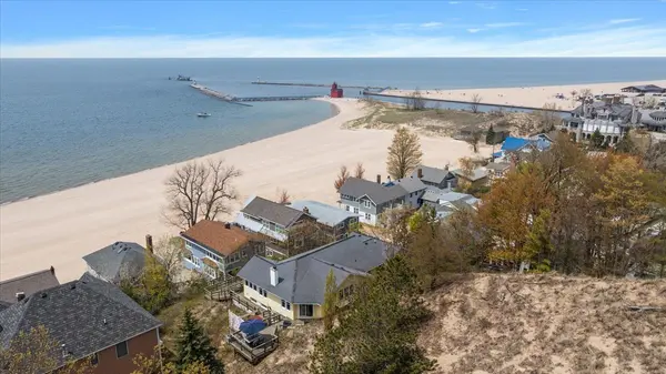 2448 Bluebell Ct, Macatawa, MI 49434-9806