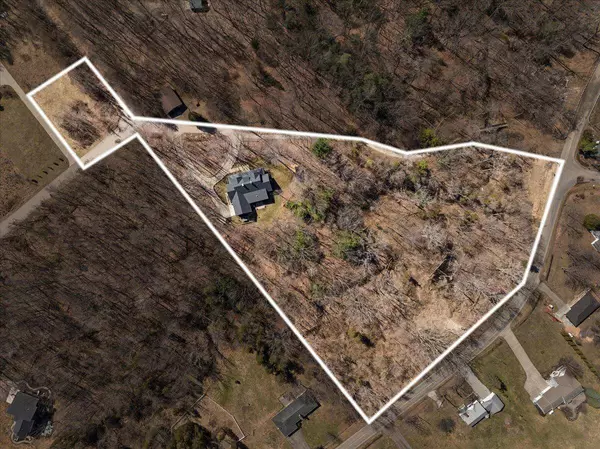 7077 Larue Lane, Fennville, MI 49408