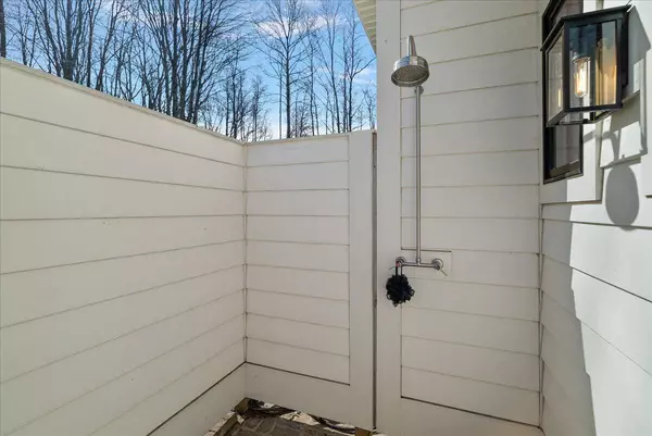 7077 Larue Lane, Fennville, MI 49408