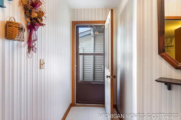 907 Creekridge Drive, Holland, MI 49423