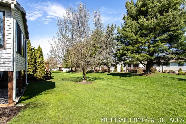 907 Creekridge Drive, Holland, MI 49423