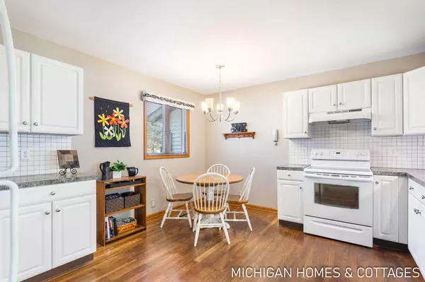 907 Creekridge Drive, Holland, MI 49423