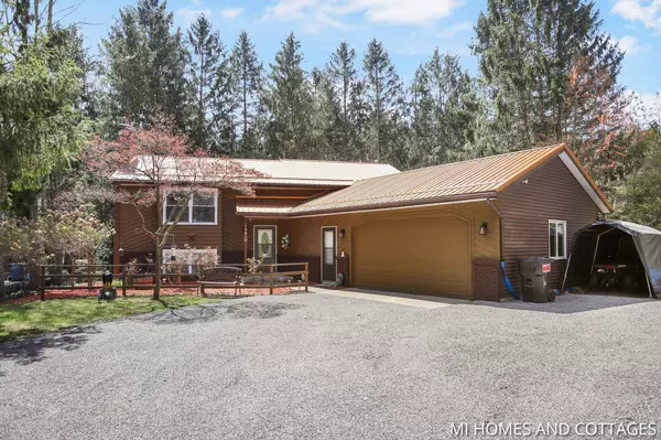 15810 Ryan Drive, Holland, MI 49424