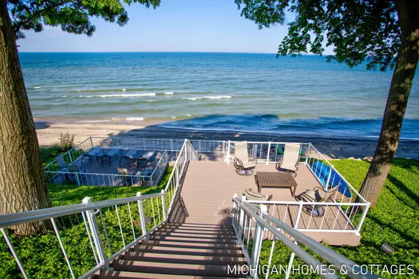 3065 N Lakeshore Drive, Holland, MI 49424