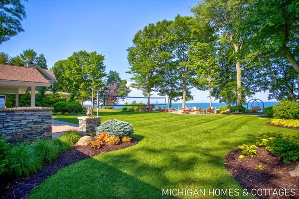 3065 N Lakeshore Drive, Holland, MI 49424