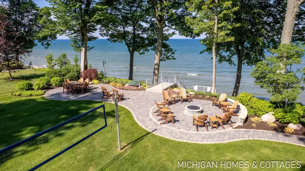 3065 N Lakeshore Drive, Holland, MI 49424