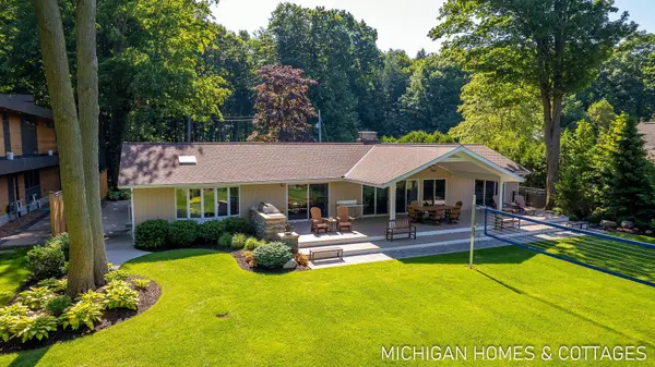 3065 N Lakeshore Drive, Holland, MI 49424