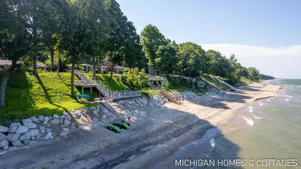 3065 N Lakeshore Drive, Holland, MI 49424