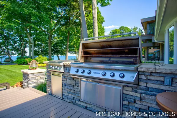 3065 N Lakeshore Drive, Holland, MI 49424