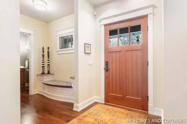 36 Randolph Street, Douglas, MI 49406